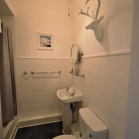 Bright And Cosy West End Apartment