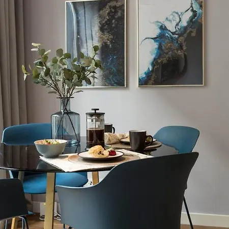 Chic & Quiet City Centre Apt!