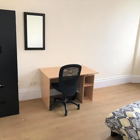 94 Copland Road Apartament *