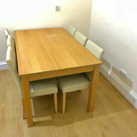 94 Copland Road Apartament