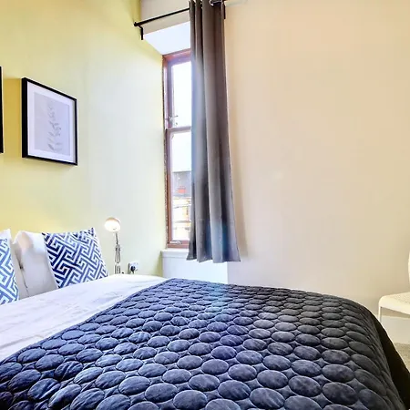 Luxurious Nr Subway Apartment Glasgow