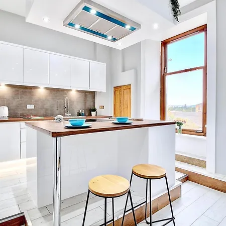 Luxurious Nr Subway Apartment *