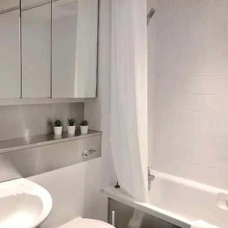 Apartment City Centre Green With Balcony And Parking *