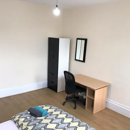 94 Copland Road * Glasgow