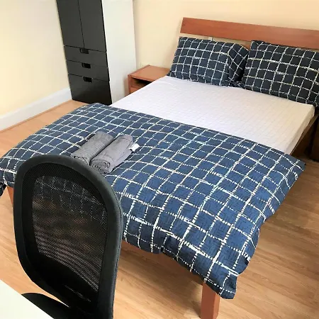 94 Copland Road Apartament