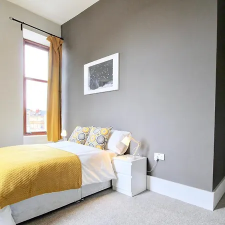 Luxurious Nr Subway Apartment