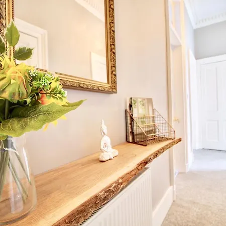 Luxurious Nr Subway Apartment Glasgow