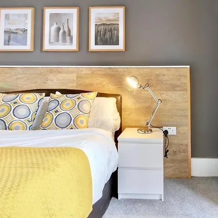 Luxurious Nr Subway Apartment Glasgow