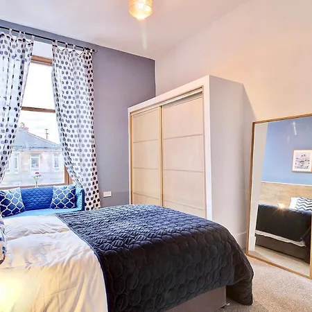 Luxurious Nr Subway * Glasgow