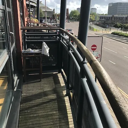 City Centre Riverside With Private Parking *