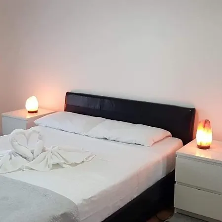 Apartment Lovely D&n *