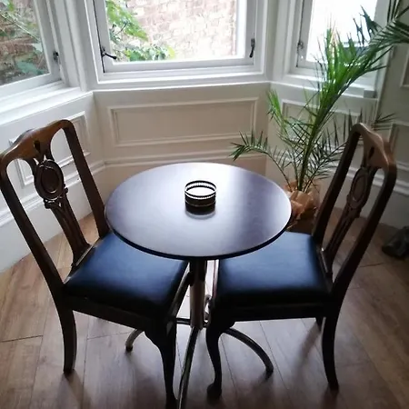 Bank Street Townhouse 3*