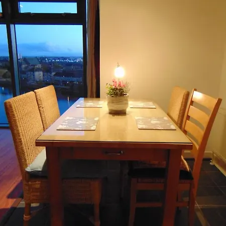 Riverview Vista - Luxury River View *