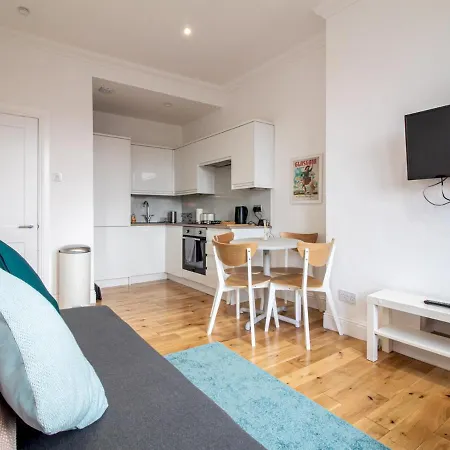 Modern 1br In Heart Of West End