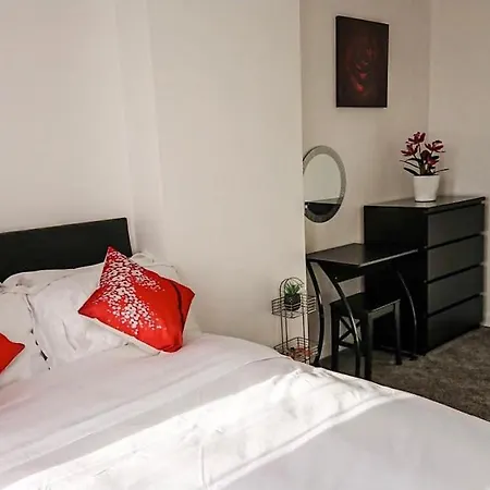 Carnock Road - Silverburn Shopping Centre Apartment *