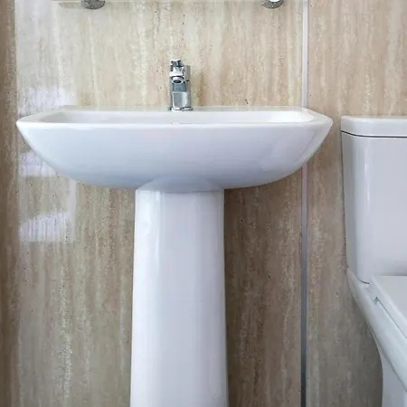 Отель Oyo The Ivory