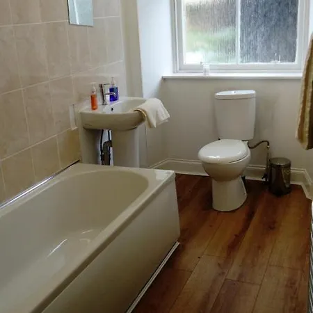 Oda ve Kahvaltı Renfrew At Centre