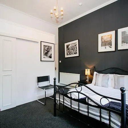 Glasgow Guest House Bed & Breakfast