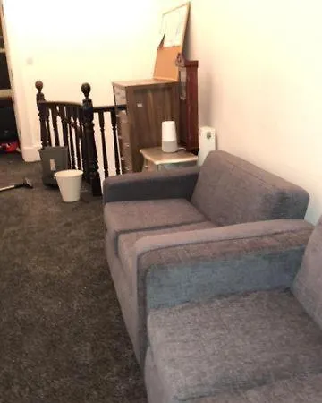 Renfrew At Centre Bed & Breakfast Glasgow