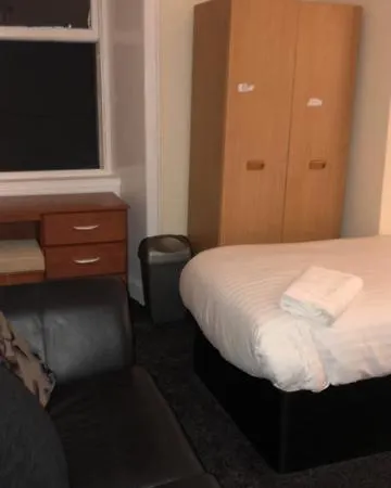 Oda ve Kahvaltı Renfrew At Centre