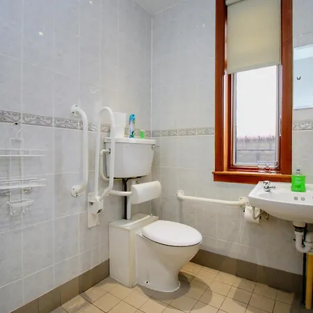 Glasgow Guest House 3*