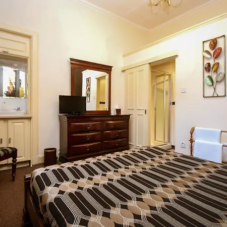 Glasgow Guest House Bed & Breakfast