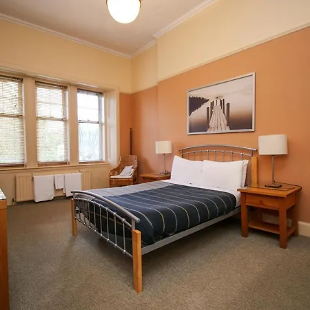 Bed & Breakfast Glasgow Guest House 3*