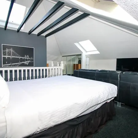 Glasgow Guest House Bed & Breakfast 3*