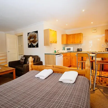 Glasgow Guest House 3*