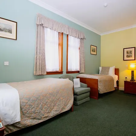 Glasgow Guest House Bed & Breakfast 3*