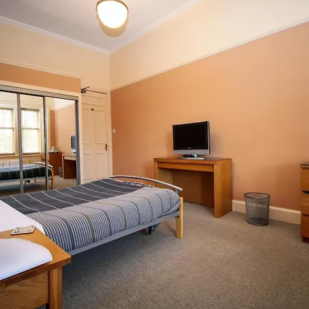 Bed & Breakfast Glasgow Guest House 3*