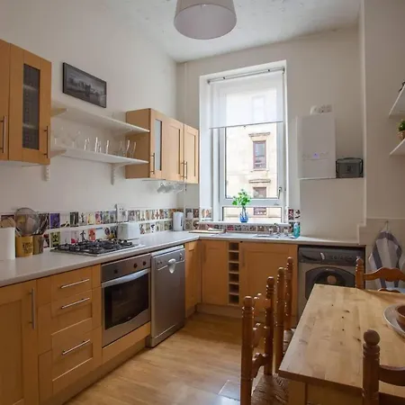 Bright Cosy Flat In Unbelievable Location Glasgow