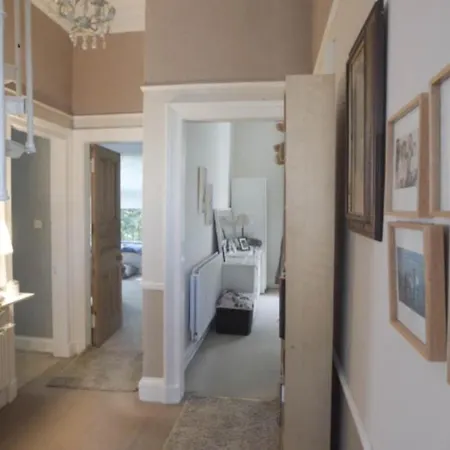 Dumbreck - Perfectly Situated For Cop26 Villa