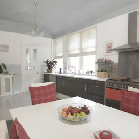 Dumbreck - Perfectly Situated For Cop26 Villa *