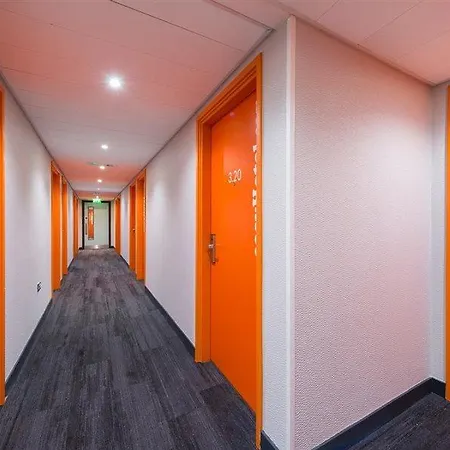 Easyhotel 2*