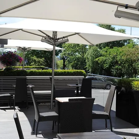 Glynhill & Near Airport Hotel