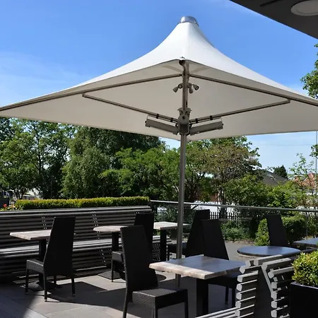 Ξενοδοχείο Glynhill & Near Airport 4*