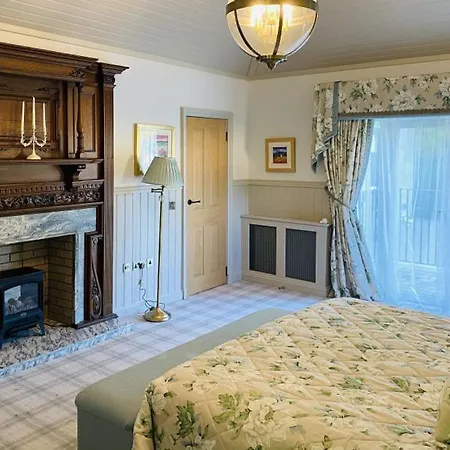 Crossbasket Castle & Restaurant Hotel High Blantyre