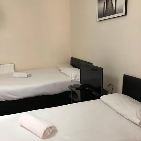 Renfrew At Centre Bed & Breakfast