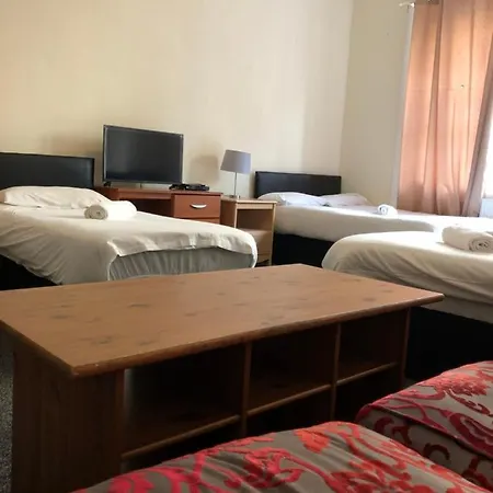 Renfrew At Centre Bed & Breakfast Glasgow