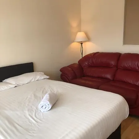 Wallace Hide Out 3* Glasgow