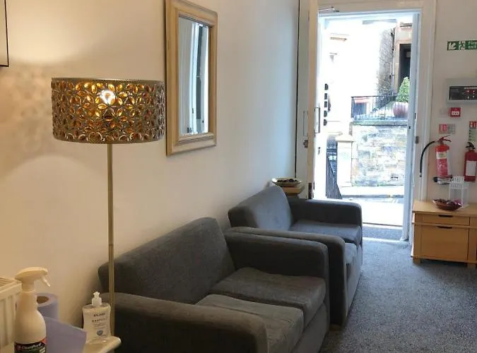 Renfrew At Centre Bed & Breakfast *