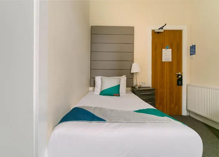 Oyo The Ivory 2* Glasgow