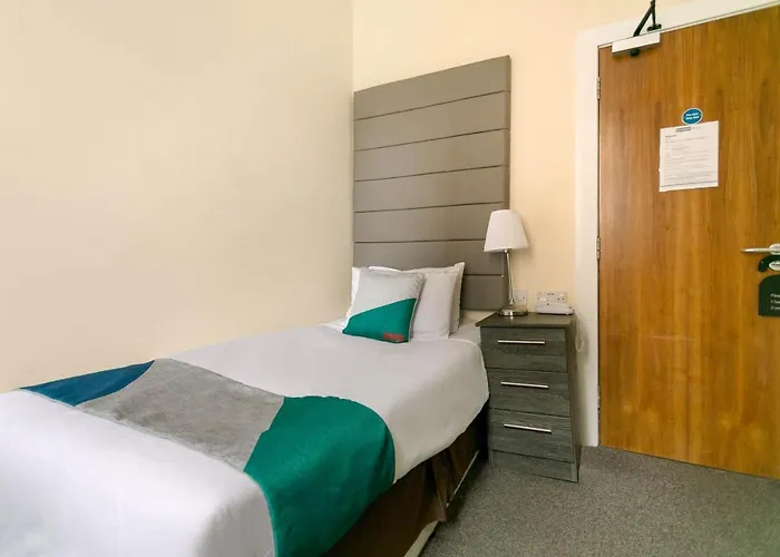 Oyo The Ivory 2* Glasgow