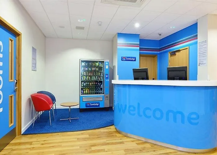 Travelodge Queen Street 3*