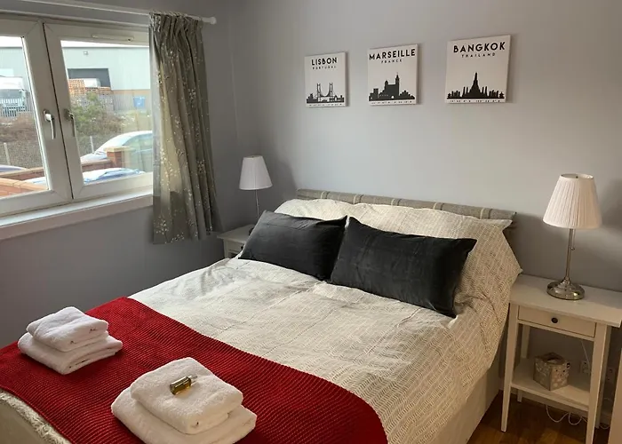 Flat One, 212 Eaglesham Road, East Kilbride, Apartman