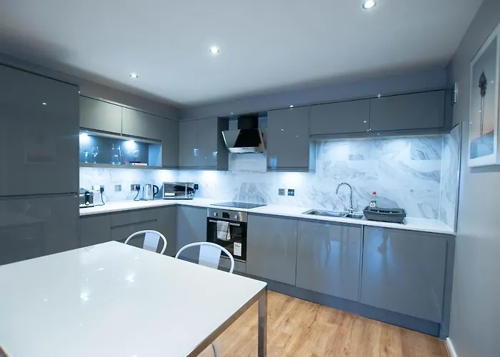 Stunning 2 Bed Merchant With Residents Parking *