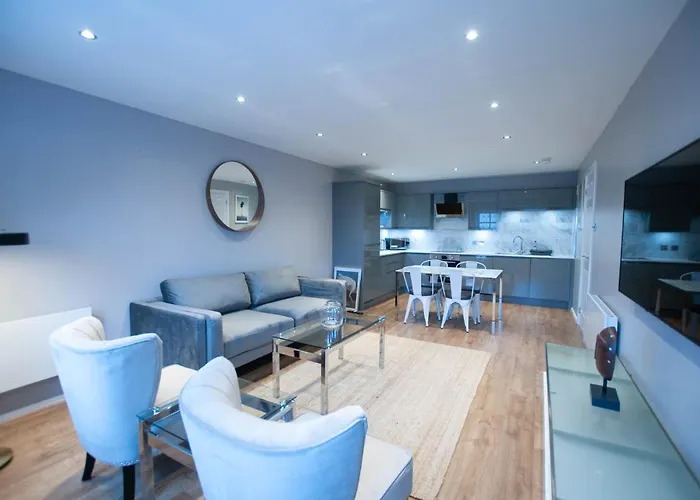 Stunning 2 Bed Merchant With Residents Parking *