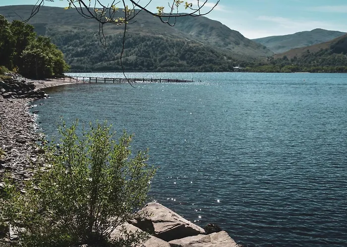 At Loch Lomond غلاسغو