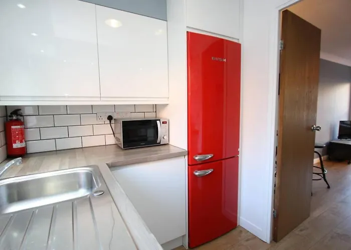 Bijou Merchant With Parking Glasgow